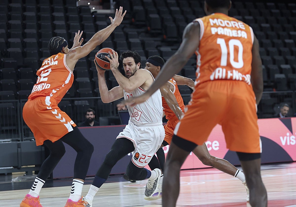 El partido ante el Hapoel sin público fue el único que ha perdido en el Roig Arena en el Valencia Basket.